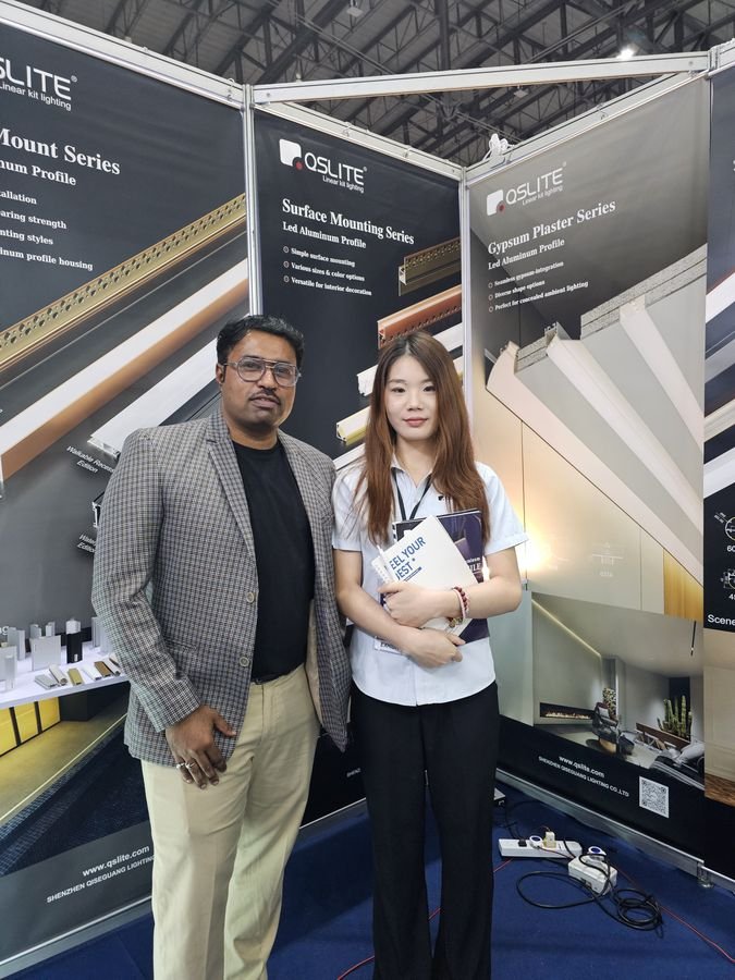 At the Qslite stand, exploring LED aluminium profiles for interior and gypsum-integrated lighting.