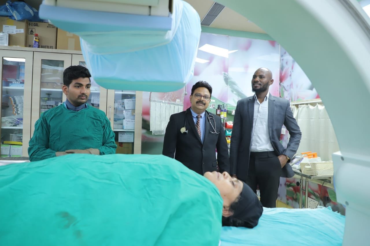Doctors and international delegates observing treatment facilities at Siddhivinayak Hospital
